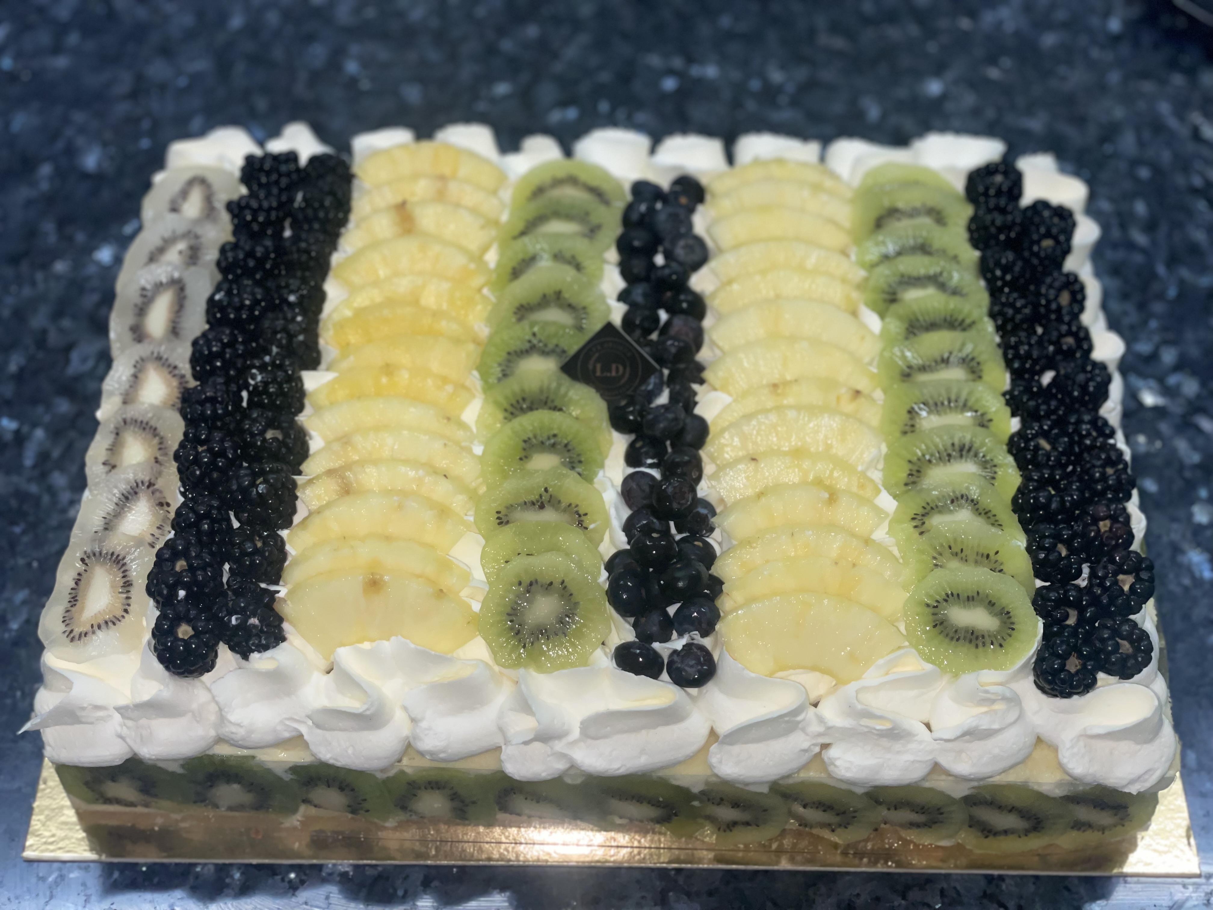 GÂTEAU GÉNOISE ET FRUITS